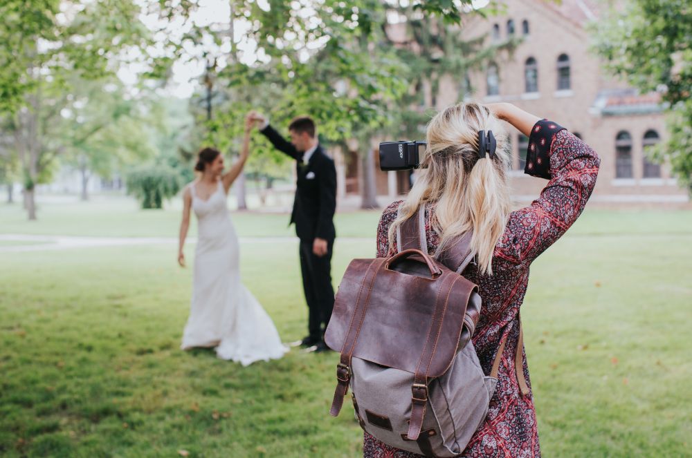 Boka in din bröllopsfotograf i god tid inför sommaren